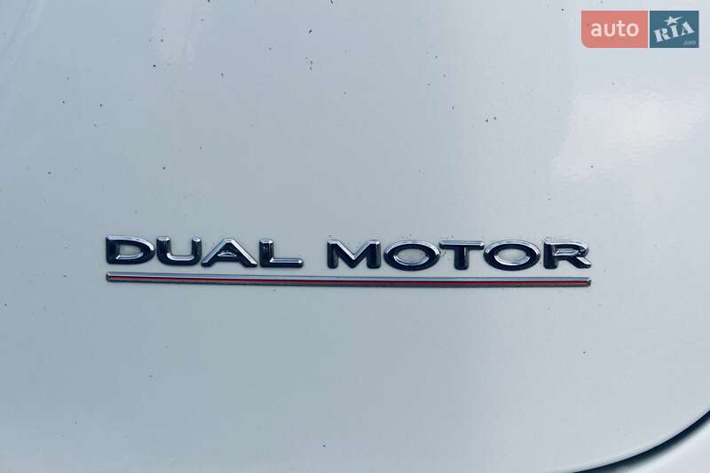 Лифтбек Tesla Model S 2019 в Киеве
