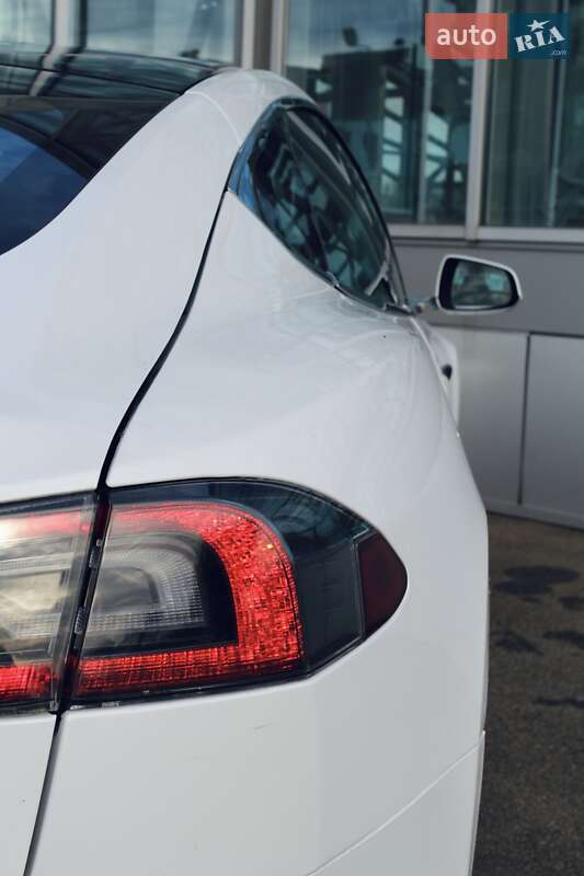 Лифтбек Tesla Model S 2019 в Киеве