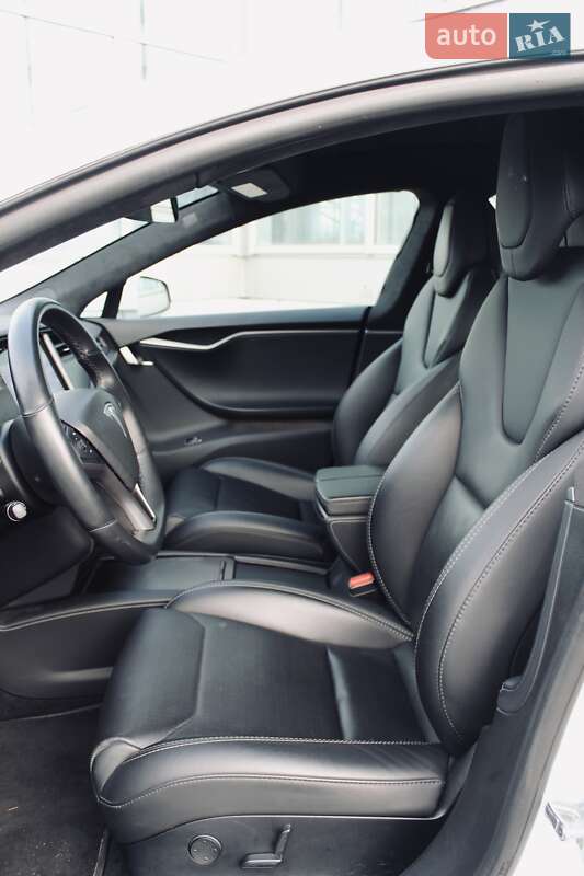 Лифтбек Tesla Model S 2019 в Киеве