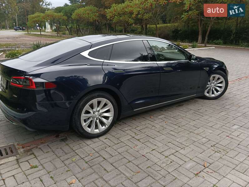 Лифтбек Tesla Model S 2013 в Дрогобыче