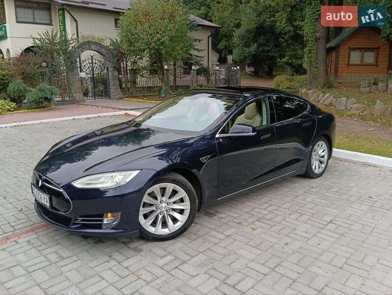 Лифтбек Tesla Model S 2013 в 