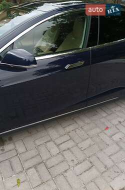 Лифтбек Tesla Model S 2013 в 
