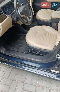 Лифтбек Tesla Model S 2013 в 
