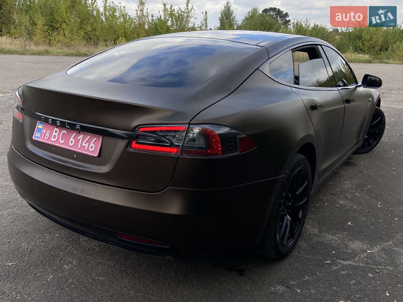 Ліфтбек Tesla Model S 2016 в Здолбуніві