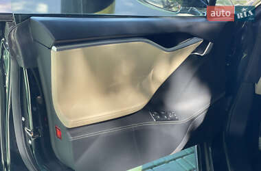 Ліфтбек Tesla Model S 2014 в 