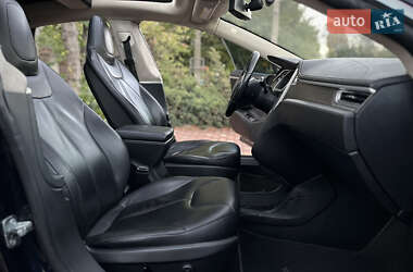 Лифтбек Tesla Model S 2014 в 
