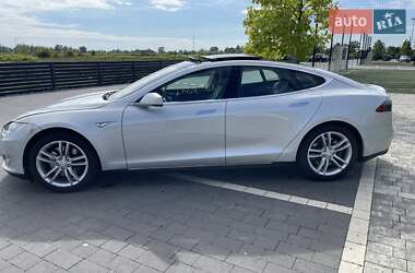 Лифтбек Tesla Model S 2014 в 
