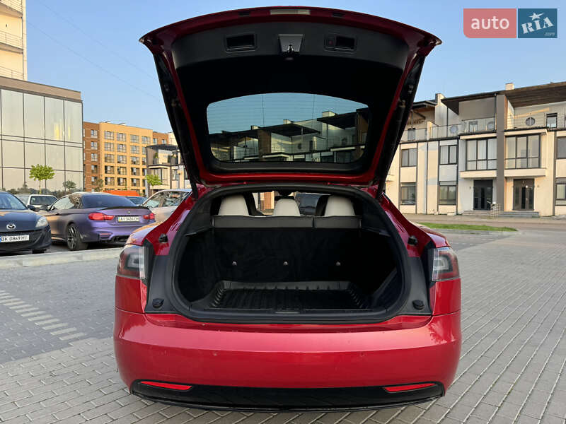 Лифтбек Tesla Model S 2016 в Ровно