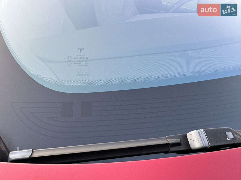 Лифтбек Tesla Model S 2016 в Ровно