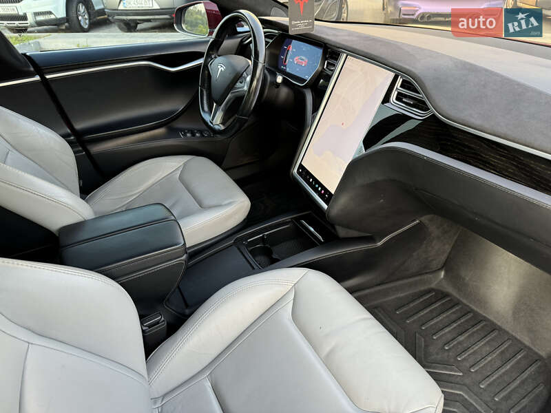 Лифтбек Tesla Model S 2016 в Ровно