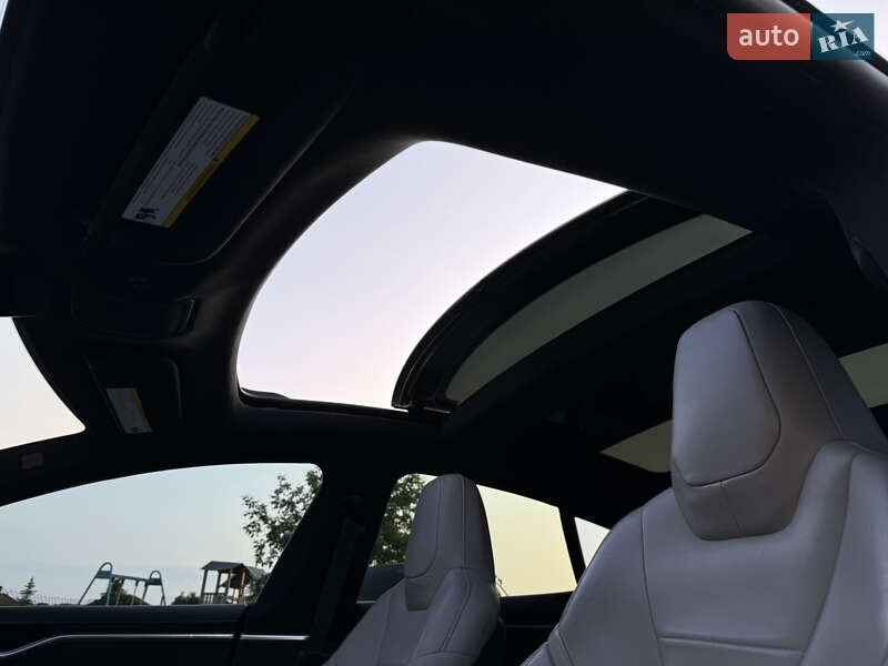 Лифтбек Tesla Model S 2016 в Ровно