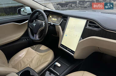 Лифтбек Tesla Model S 2014 в 