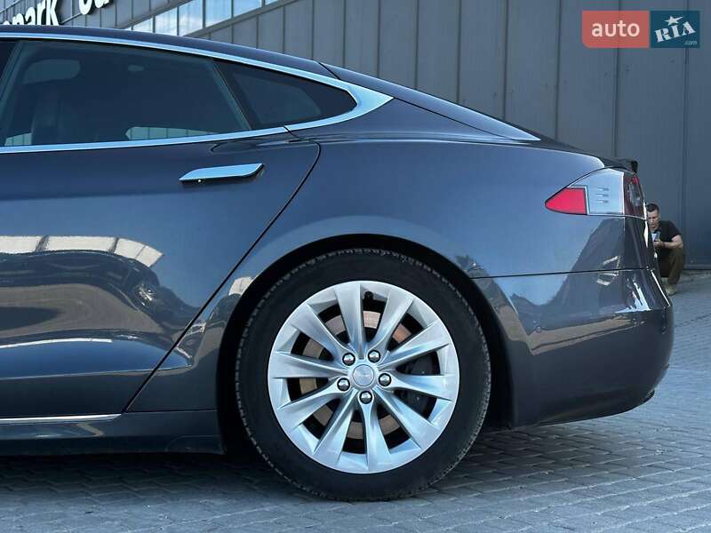 Ліфтбек Tesla Model S 2018 в Львові