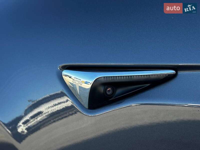 Ліфтбек Tesla Model S 2018 в Львові
