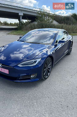 Ліфтбек Tesla Model S 2020 в 