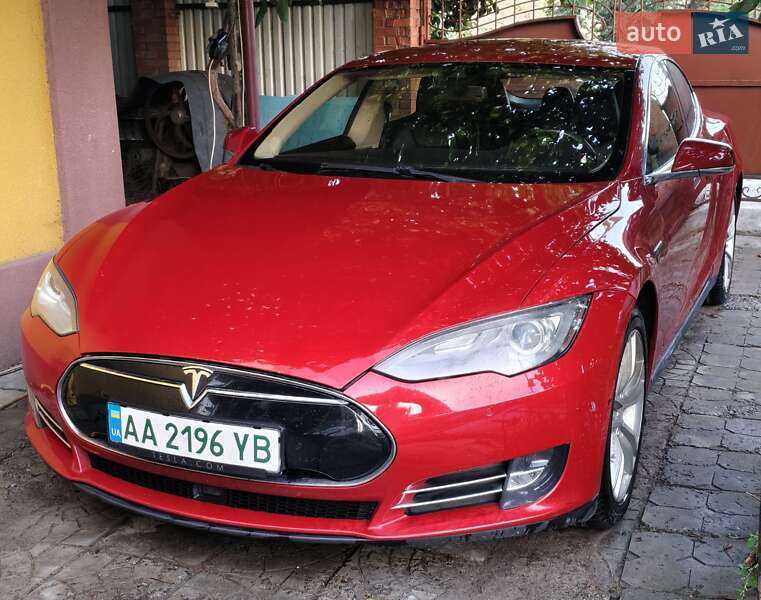 Tesla Model S 2014