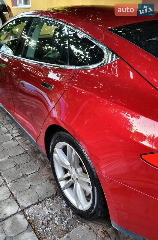 Ліфтбек Tesla Model S 2014 в Києві