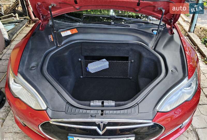 Ліфтбек Tesla Model S 2014 в Києві