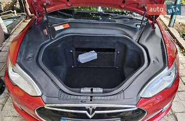 Лифтбек Tesla Model S 2014 в 