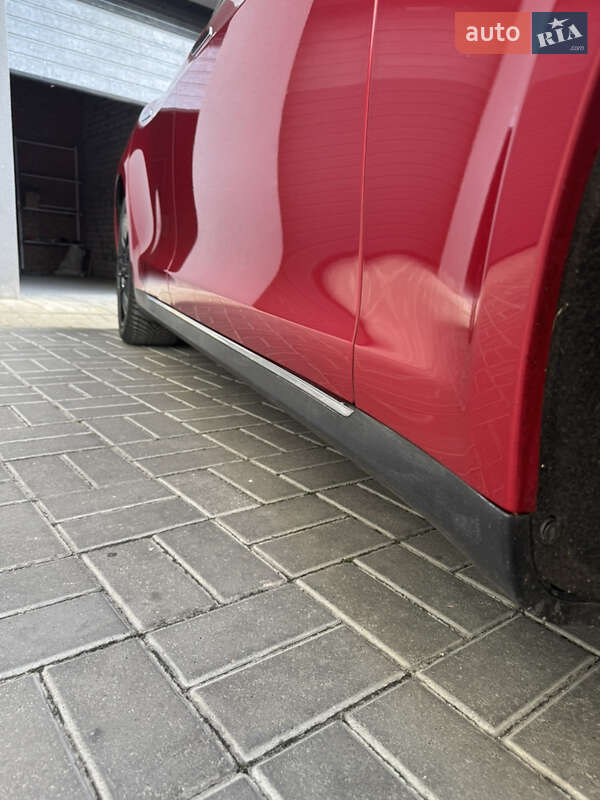 Ліфтбек Tesla Model S 2014 в Черкасах