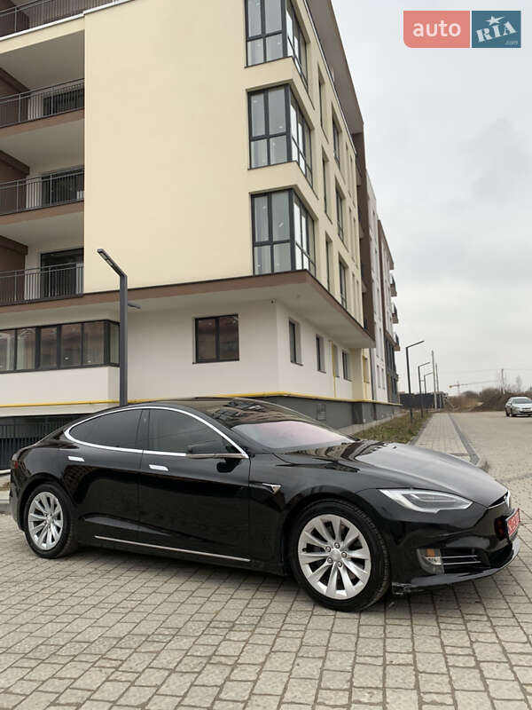 Ліфтбек Tesla Model S 2019 в Львові