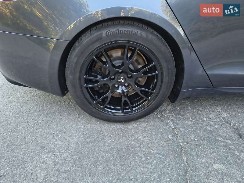 Лифтбек Tesla Model S 2021 в Фастове