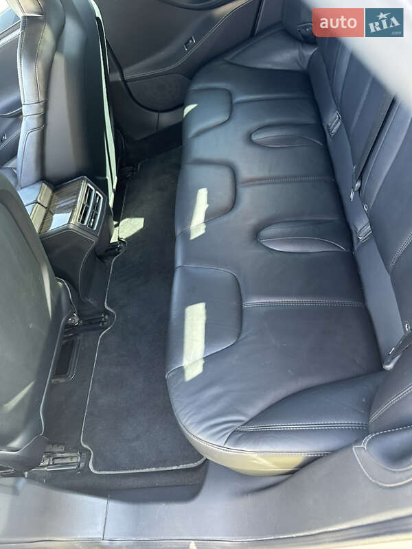 Ліфтбек Tesla Model S 2016 в Володимирі