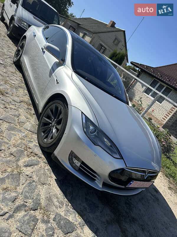 Ліфтбек Tesla Model S 2016 в Володимирі