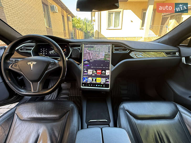 Лифтбек Tesla Model S 2015 в Днепре