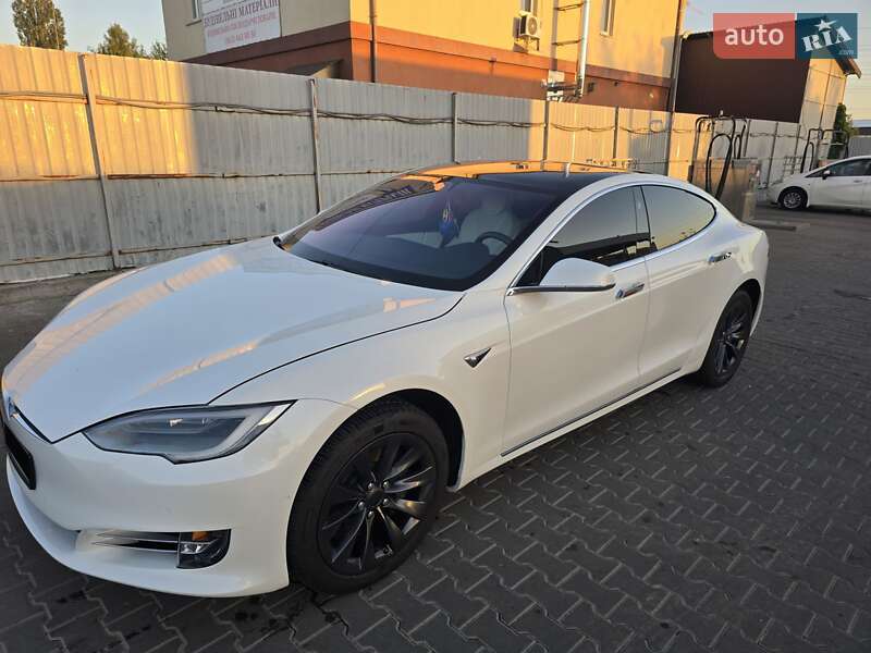 Ліфтбек Tesla Model S 2019 в Києві