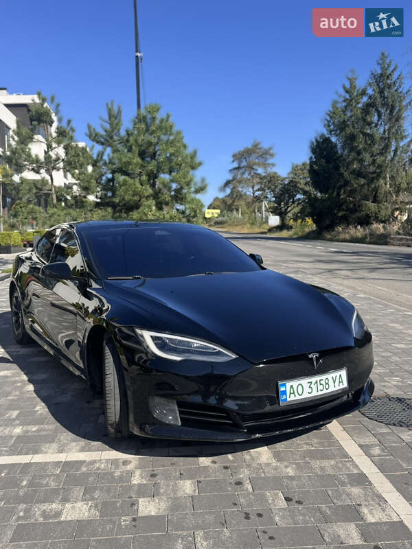 Лифтбек Tesla Model S 2016 в Ужгороде