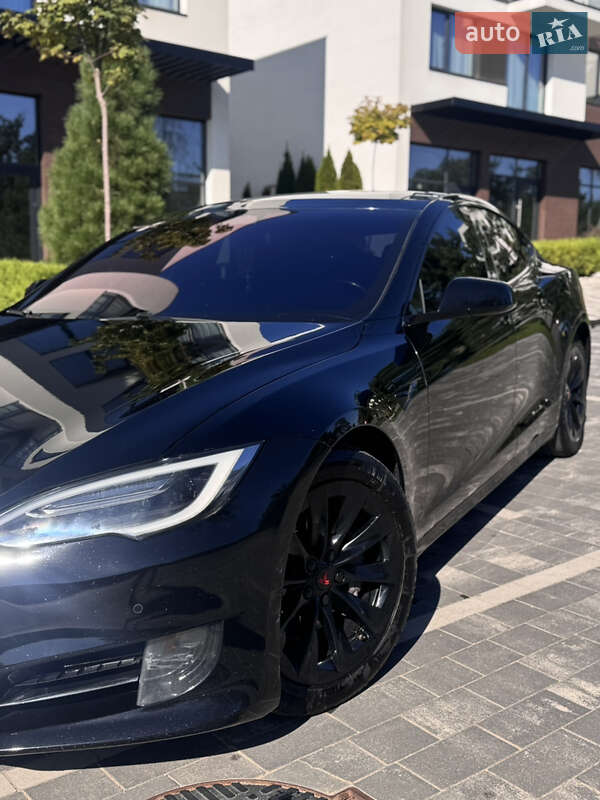 Лифтбек Tesla Model S 2016 в Ужгороде