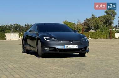 Лифтбек Tesla Model S 2017 в Одессе
