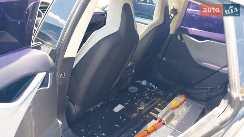 Ліфтбек Tesla Model S 2013 в Львові
