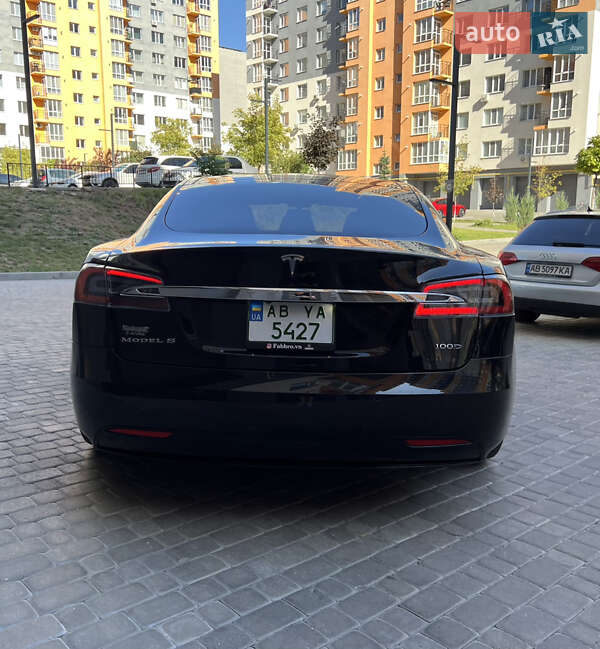 Лифтбек Tesla Model S 2018 в Виннице