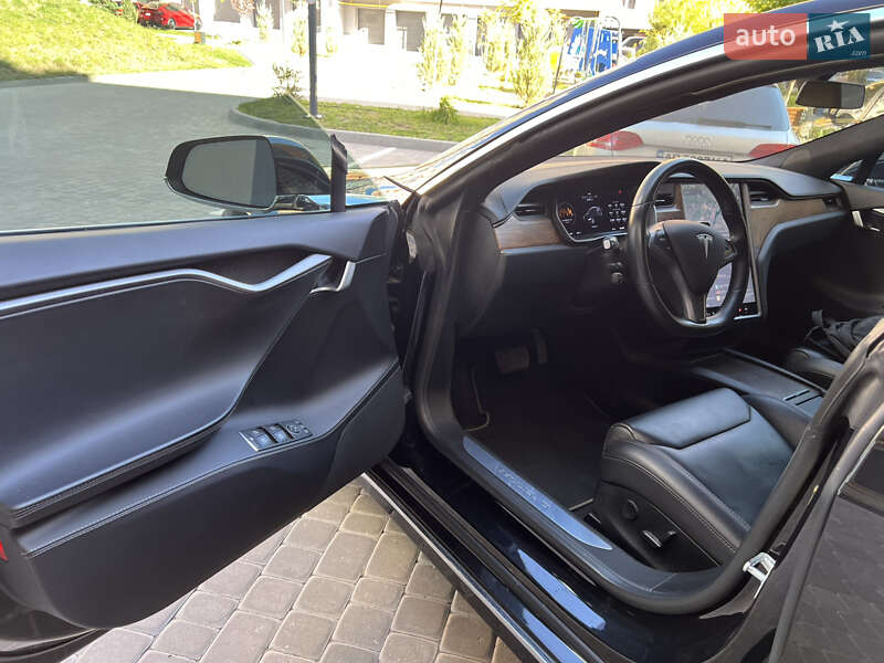 Лифтбек Tesla Model S 2018 в Виннице