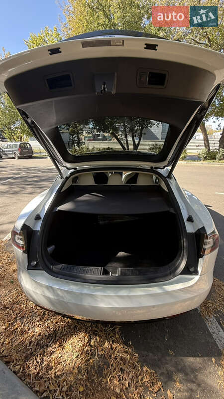 Ліфтбек Tesla Model S 2017 в Черкасах