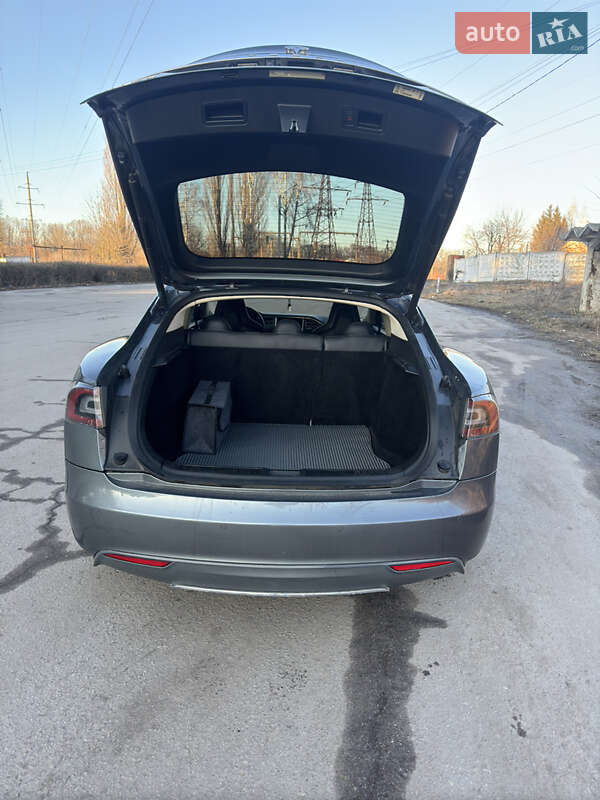 Лифтбек Tesla Model S 2014 в Львове
