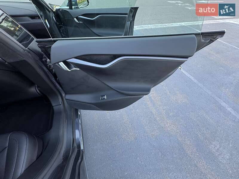 Ліфтбек Tesla Model S 2018 в Києві