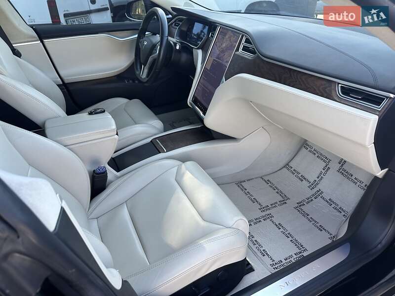 Лифтбек Tesla Model S 2017 в Житомире