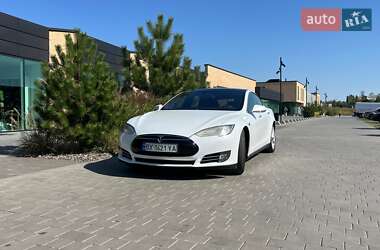 Лифтбек Tesla Model S 2016 в 