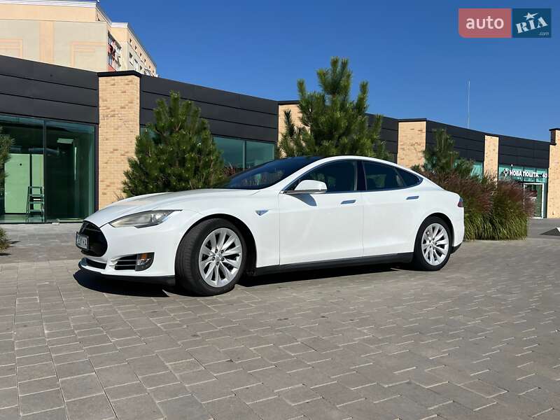 Tesla Model S 2016