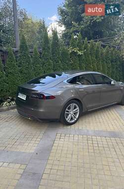 Лифтбек Tesla Model S 2015 в 