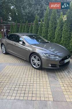 Tesla Model S 2015