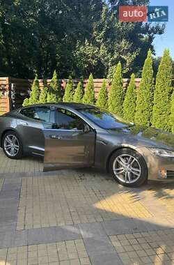 Лифтбек Tesla Model S 2015 в 