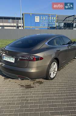 Лифтбек Tesla Model S 2015 в 