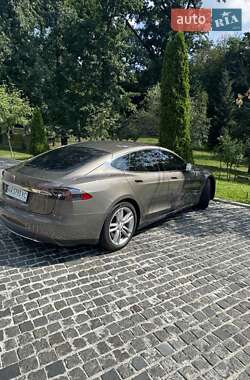 Лифтбек Tesla Model S 2015 в 