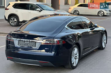 Лифтбек Tesla Model S 2015 в 