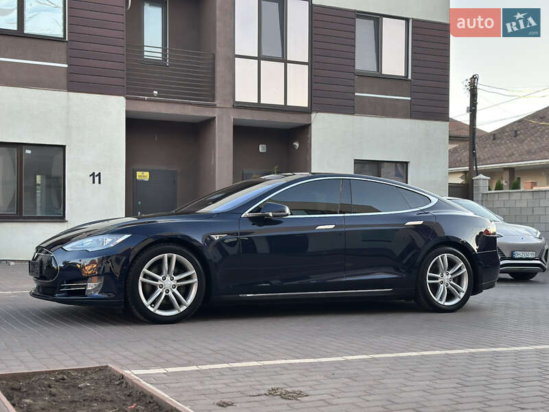 Ліфтбек Tesla Model S 2015 в Одесі