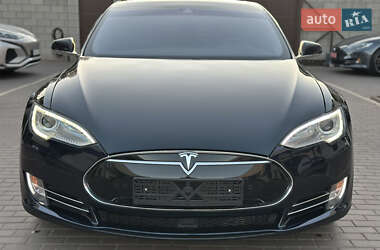 Лифтбек Tesla Model S 2015 в 
